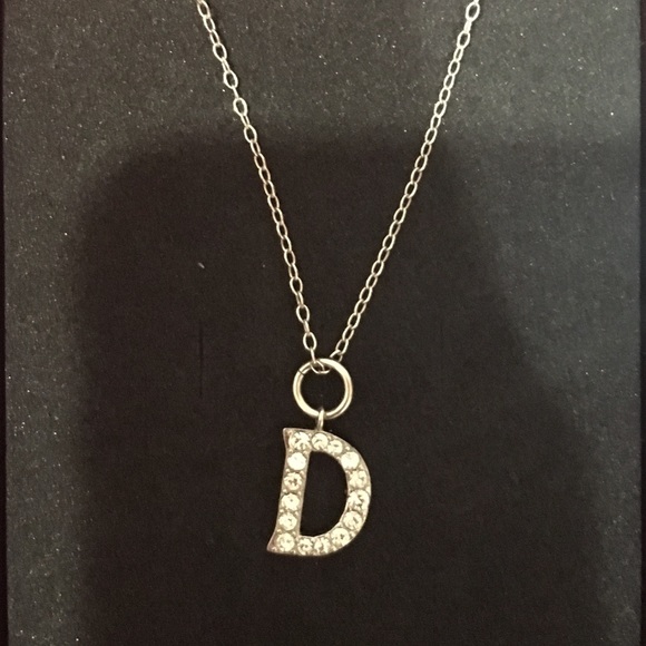 “R” letter charm. Henri Bendel - Picture 6 of 7